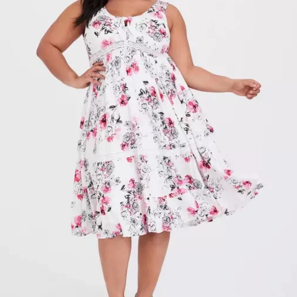 Torrid White & Pink Floral Tiered Midi Dress Size 12 NWOT - Picture 2 of 14